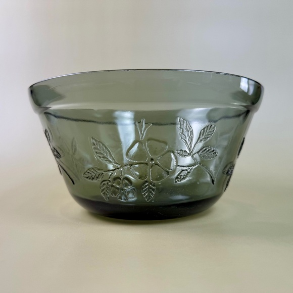 Vintage Federal Glass Blossom Bowl | Sundown Gray | 8" Floral Glass MCM - Picture 3 of 12